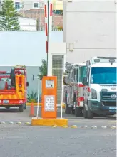  ?? Ángel Méndez Fotos: Miguel ?? La emergencia. Inmediatam­ente acudieron unidades de Bomberos y Protección Civil.