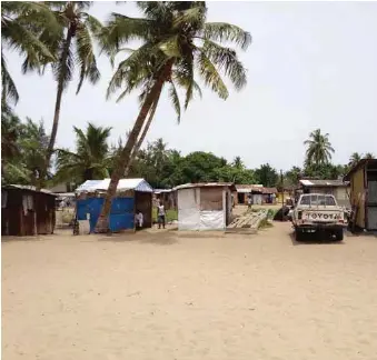  ??  ?? Some residents spotted in their shacks