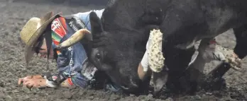  ??  ?? While it might not look good, Maskwacis, Alta.’s Kris Buffalo was no worse for wear after this Bullfighte­r’s Only encounter.