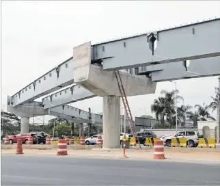  ?? FREDDY RODRÍGUEZ / EXPRESO ?? Puente. Permitirá distribuir el tránsito que va y viene desde Guayaquil, por el viaducto sobre el río Daule.