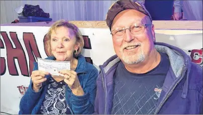  ?? JOE GIBBONS/THE TELEGRAM ?? Marg and Don Gorman of Chamberlai­ns with their $2,605,451 cheque.