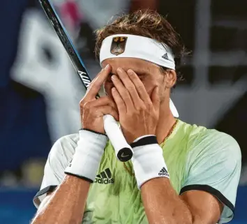  ?? Foto: Jan Woitas, dpa ?? Nach dem Sieg gegen Djokovic flossen Tränen. Der Olympiafin­alist von Tokio Alexander Zverev.