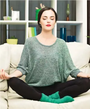  ??  ?? Meditar es una práctica sana.