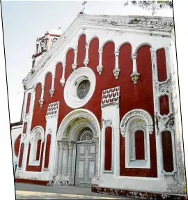  ??  ?? The Sta. Lucia Church of Ilocos features Islamic elements in its ornaments.