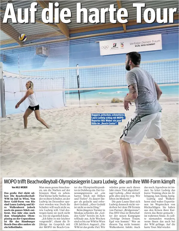  ??  ?? Baggern, pritschen, schmettern: Laura Ludwig schlug mit MOPOReport­er Nils Weber ein paar Bälle im „Beach-Center“.