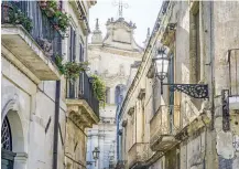  ??  ?? PARADISI SMART
Da sinistra, l’isola di Salina, nelle Eolie; il centro storico di Lecce, dove Open Fiber a breve raggiunger­à 43 mila case.