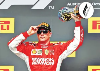  ?? AFP ?? El piloto finlandés Kimi Raikkonen alza el trofeo en Austin, ayer.