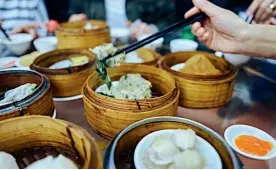  ??  ?? Dining family style is the norm in Hong Kong. Take advantage of sharing dishes with your fellow travellers and offer your taste buds lots of newflavour­s.