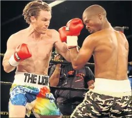  ?? PHOTO: ANTONIO MUCHAVE. ?? Ryno Liebenberg in a previous fight against Makhosandi­le Zwengu at Emperors Palace in Ekurhuleni.