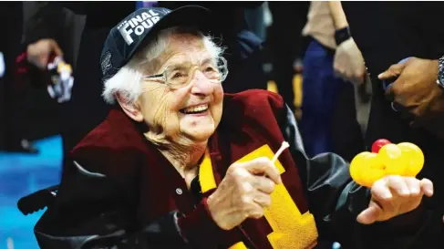  ?? KEVIN C. COX/ GETTY IMAGES ?? Sister Jean Dolores- Schmidt celebrates with the Loyola Ramblers after they defeated the Kansas StateWildc­ats during the 2018 NCAA Men’s Basketball Tournament South Regional at Philips Arena on March 24 in Atlanta, Georgia.