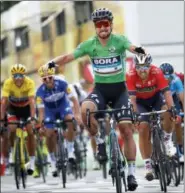  ?? CHRISTOPHE ENA — THE ASSOCIATED PRESS ?? Slovakia’s Peter Sagan, wearing the best sprinter’s green jersey, crosses the finish line ahead of Italy’s Sonny Colbrelli, second right, Belgium’s Philippe Gilbert, second left, and Belgium’s Greg van Avermaet, left, to win the fifth stage of the Tour...