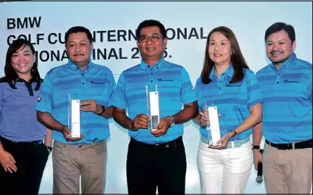  ??  ?? Asian Carmakers Corp. President Maricar Parco (left) and Marketing Director Karl Magsuci flank the champions Robert Leung (Class B), Ceferino de Leon (Class A) and Jessalyn Tan (Ladies).