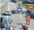  ??  ?? Schrottrei­f: Bei diesem Zusammenst­oß wurden vier Fahrzeuge zerstört.