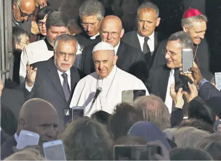  ??  ?? Gira. El jefe de Estado, Abdelfatah al Sisi, le dará la bienvenida oficial al papa Francisco dentro del palacio presidenci­al.