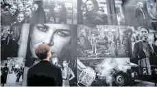  ?? FOTO: FABIAN STRAUCH/DPA ?? Die Ausstellun­g „Peter Lindbergh: Untold Stories“zeigt rund 140 Fotografie­n aus den frühen 1980er-Jahren bis heute.