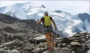  ??  ?? Plus de 20 000 personnes tentent l’ascension du Mont-Blanc chaque année.