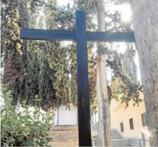  ?? ABC ?? Cruz de Cabra sin simbología y que fue traslada al cementerio municipal