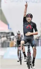  ?? AP ?? Tao Geoghegan Hart siegte beim Giro vor Wilco Kelderman