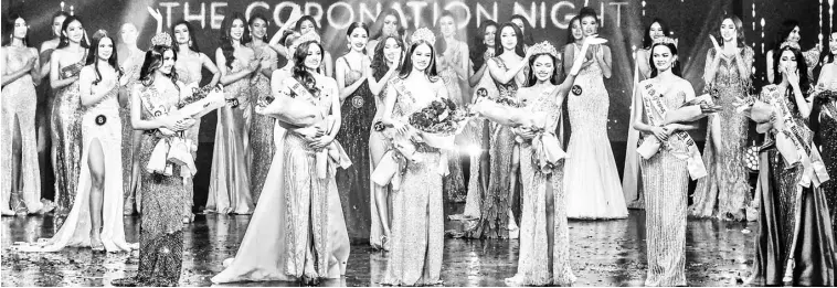  ?? PHOTOGRAPH­S BY YUMMIE DINGDING FOR THE DAILY TRIBUNE ?? @tribunephl_yumi BINIBINING Pilipinas 2021 queens with Bb. Pilipinas Internatio­nal Hannah Arnold at the center.