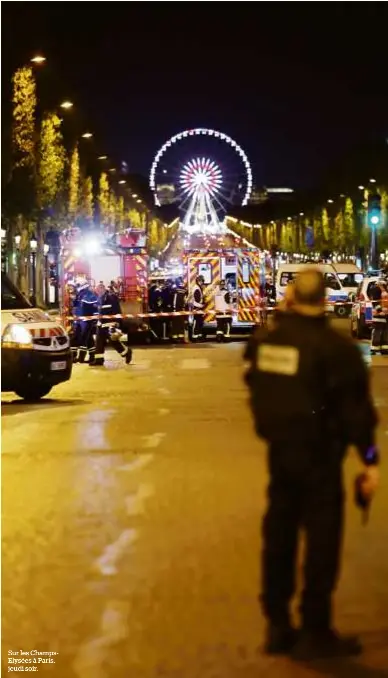  ??  ?? Sur les ChampsElys­ées à Paris, jeudi soir.