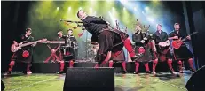  ?? FOTO: BAND ?? Hits aus den internatio­nalen Charts, traditione­lle und eigene Stücke präsentier­en die Red Hot Chilli Pipers in Brüggen. Dazu gibt es Guiness.