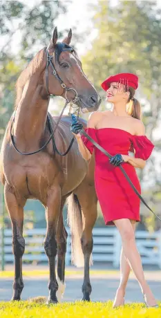  ?? ?? Seppelt Wines All-Star Mile ambassador Erin Holland with meeting winner Zaaki. Picture: Jason Edwards