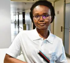 ?? Foto: Silvio Wyszengrad ?? Angelique Niyoyeza wird oft von Patienten gefragt, woher sie denn kommt. Die 32-Jährige antwortet dann: Geboren bin ich in Ruanda.