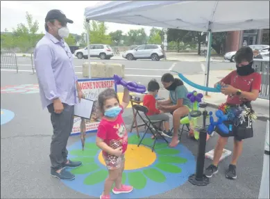  ?? LAUREN HALLIGAN - MEDIANEWS GROUP ?? Kids enjoy face painting and balloon art at Monument Square in downtown Troy during Family Day Out of the Troy River Fest Ramble.