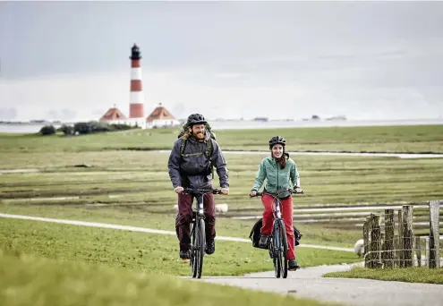  ?? FOTO: IMAGO STOCK ?? das Beste am norden: die gute laune. laut „Glücksatla­s“fühlen sich die menschen in schleswig-holstein am wohlsten.