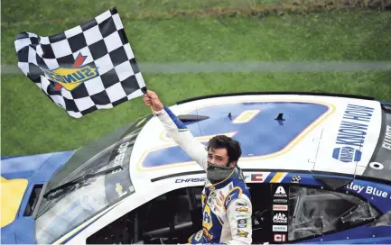  ?? DOUGLAS DEFELICE/USA TODAY SPORTS ?? Chase Elliott waves the checkered flag to the fans Sunday after winning the Go Bowling 235 Road Course at Daytona Internatio­nal Speedway.