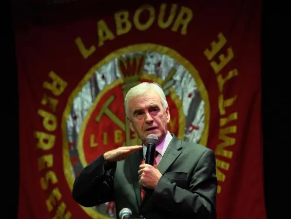  ?? (Getty) ?? Shadow Chancellor John McDonnell addresses an audience at Momentum’s fringe event The World Transforme­d during the Labour Party conference this week