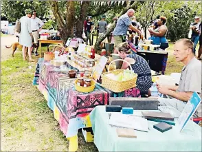  ?? (Pic: Mlondzi Nkambule) ?? Local crafts, food and organic produce retailers had a number of stalls at the market, where attendees bought things during the course of the event.