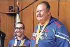  ?? LAURIE MIMER KNODL ?? Ken Kuemmerlei­n (right) was a Special Olympics coach and worked at Steny’s Tavern. He died of coronaviru­s on Sunday.