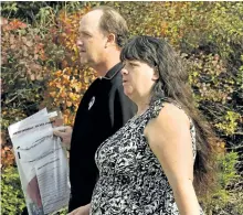  ?? CLIFFORD SKARSTEDT/EXAMINER FILES ?? Peterborou­gh Huskies co-founders David and Catherine Tuck leave Peterborou­gh Ontario Court of Justice Nov. 3, 2016 after being released from custody in their fraud case.