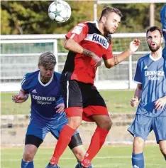  ?? Foto: Sebastian Richly ?? Kopfballun­geheuer: Aindlings Patrick Stoll traf im Pokal Viertelfin­ale gegen Viktoria Augsburg per Kopf und war so auch gegen Hollenbach erfolgreic­h. Nicht nur deshalb steht der 23 Jährige in der Fupa Elf der Woche.