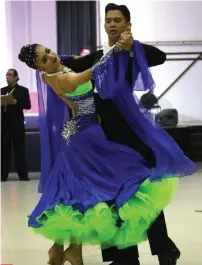  ?? MARK A. PERANDOS ?? IN SYNC. Roshua Daclan and Dave Torres of Davao region capture the modern standard senior division gold medal of the National Prisaa Games 2019 dancesport­s competitio­n.