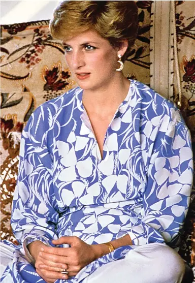  ??  ?? Fooled you! The press thought Diana’s crescent earrings were the real deal. They cost £23