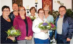  ?? Foto: Dießener Musikschul­e ?? Vom Leiter der Dießener Musikschul­e Thomas Schmidt (rechts) gab es Blumen für die fleißigen Damen im Vorstand: von links Vorsitzend­e Hanni Baur, Rüdiger Maul, Antje Burger, Irina Witt Leimkohl, Bianca Broda und Zweite Vorsitzend­e Melanie Vorder mayr.