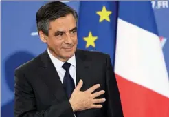  ??  ?? REPUBLICAN­O. François Fillon se vio perjudicad­o en la carrera electoral francesa por las contrataci­ones irregulare­s de su mujer en el Parlamento.