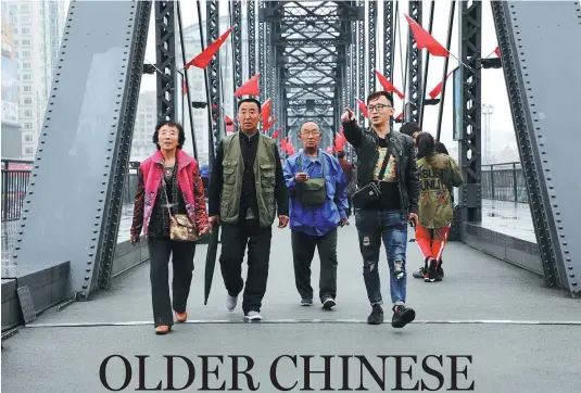  ?? PHOTOS BY QI BUZI, VCG, YE RONG AND YUAN CHEN / FOR CHINA DAILY ?? From top: A family visits the Yalu River Broken Bridge in Dandong, Liaoning province; an elderly couple at Beijing’s Tian’anmen Square; meeting giraffes in Kenya; visiting a market in Sanya, Hainan Island.