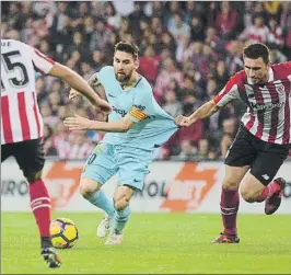  ?? FOTO: M. MONTILLA ?? Messi volvió a ser clave El argentino desbarató a la defensa del Athletic