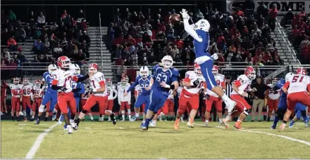  ??  ?? Pete Brower of Ringgold bats down a pass on Friday at Sonoravill­e. (Courtney Couey/Ringgold Tiger Shots)