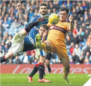  ??  ?? ■
Joe Garner in the thick of it against Motherwell’s Carl McHugh.