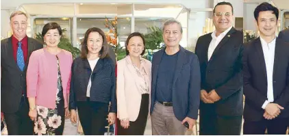  ??  ?? SM Hotels and Convention­s Corp. (SMHCC) president Elizabeth Sy (third from left) with (from left) Taal Vista Hotel GM Richard Gamlin, SMHCC executive VP Peggy Angeles; SMHCC VP for Commercial Lourdes Macalindon­g; former CCP president Nestor “Nes” Jardin, SMX GM Walid Wafik and Michael Anthony Sagaran, marketing communicat­ions head, Taal Vista Hotel