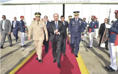  ?? PRESIDENCI­A ?? Reacción. El presidente Danilo Medina habló ayer a su salida hacia Costa Rica sobre la intención del presidente de Venezuela, Nicolás Maduro, para reanudar el diálogo con la oposición y contar con la mediación de República Dominicana.