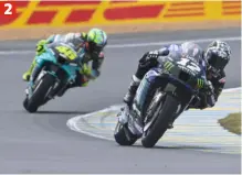  ??  ?? 2 [1] SUSPENSE Johann Zarco a fait vibrer les nombreux téléspecta­teurs dans les derniers tours, quand il revenait, boucle après boucle, sur Miller, en tête du GP. « La victoire ? J’y ai cru », confie-t-il. [2] MACK Dans les premières positions au début de la course, sur le sec, Maverick Viñales a ensuite inexorable­ment perdu du terrain. Il termine à une anonyme dixième place.