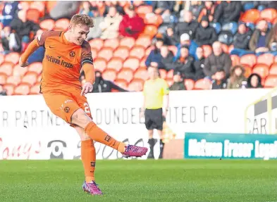  ?? Pictures: SNS Group. ?? Top: a dejected Patrick N’Koyi at full-time; top right: new boss Csaba Laszlo issues instructio­ns from the dugout alongside assistant Laurie Ellis; above: Fraser Fyvie fires United into the lead; right: Paul McMullan is brought down by Howard...