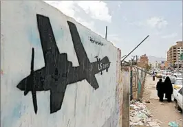  ?? YAHYA ARHAB/EPA ?? Graffiti shows a U.S. drone after al-Qaida in Yemen confirmed the death of its leader in a 2015 strike, in Sanaa. The Trump administra­tion is hiking counterter­rorism efforts there.