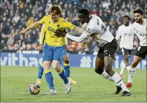  ?? F.: EFE ?? Partido de cuatro puntos
Si el Cádiz gana al Valencia lo superará en puntos y goal average
Puede bajar esta jornada