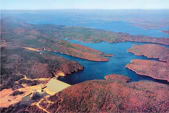  ??  ?? Blakely Mountain Dam, 1950s.